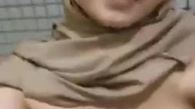Bokep Viral! Bokep viral Jilbab Mukena Nipple Piercing